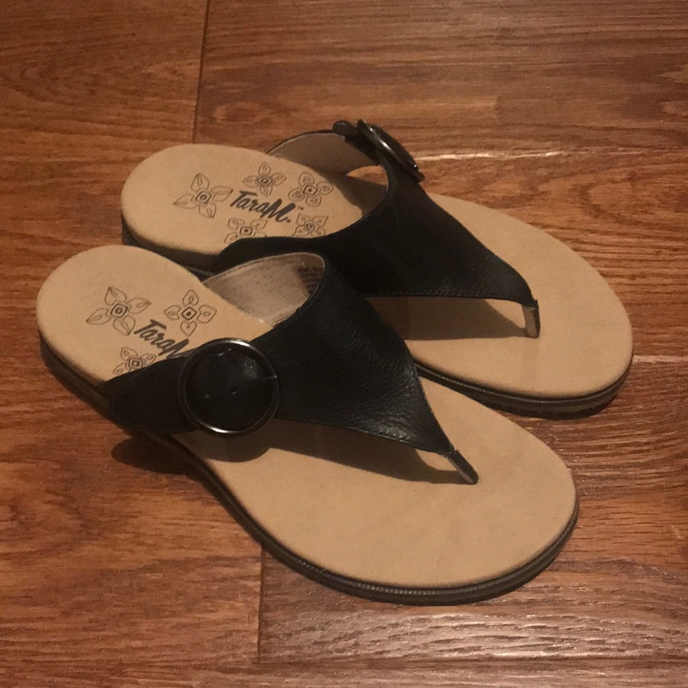 Black leather flip flops never worn